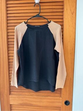 DONNA MIZANI Black and Beige Raglan Long-Sleeve Top